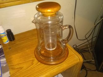 Glass pitcher with ice insert