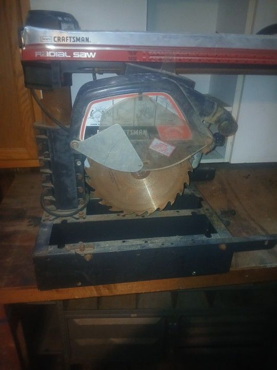 Radial Saw Craftman 12 In