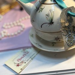 Tetera vintage Skye McGhie con taza: Susurros de jardín, porcelana floral