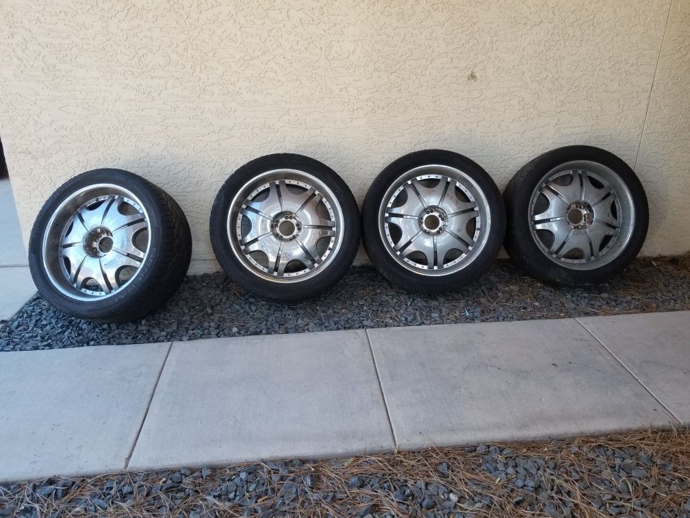 Used General Grabber UHP Radial Tires - 305/40R23 115V