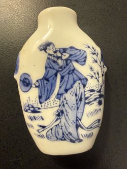 Vintage 2.5” Chinese Blue & White Porcelain Snuff Bottle with Stopper and Spoon