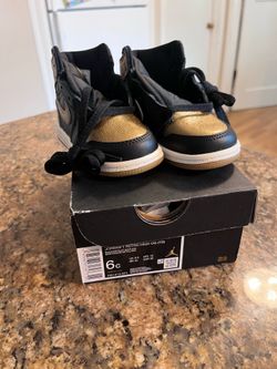 Toddler Air Jordan 1 Retro High OG (Black/Metallic Gold), Size 6C
