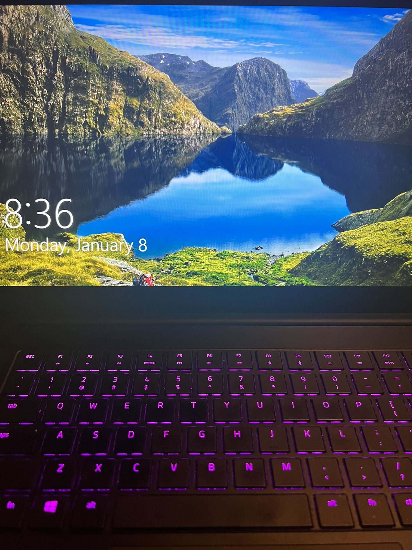 Razer Blade 15 i7-10750H 2.60GHzu NVidia GTX 1660 Ti 16GB RAM 1TB SSD 15.6" FHD
