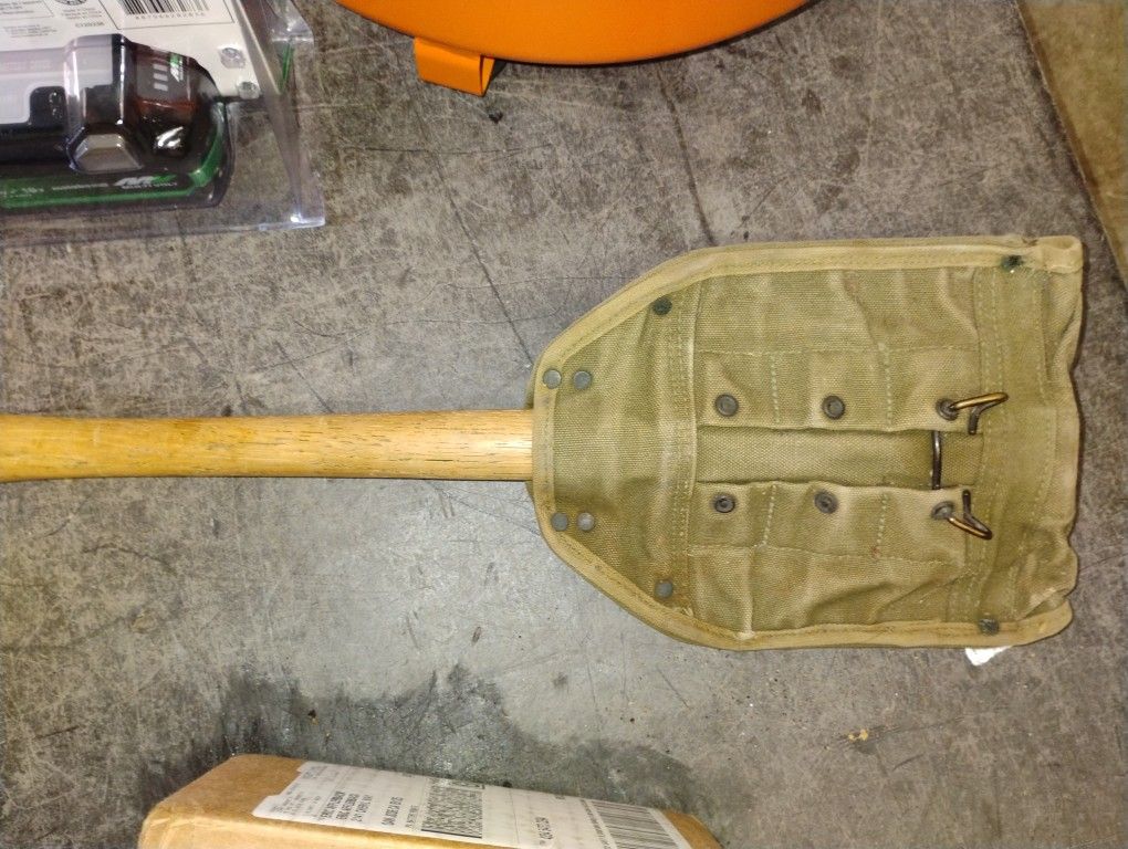 Ww2 Shovel, Folding, M1943, WOOD 1944, with 1st Type Carrier, HINSON MFG. CO.
