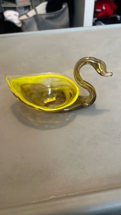 Art Glass Swan Dish