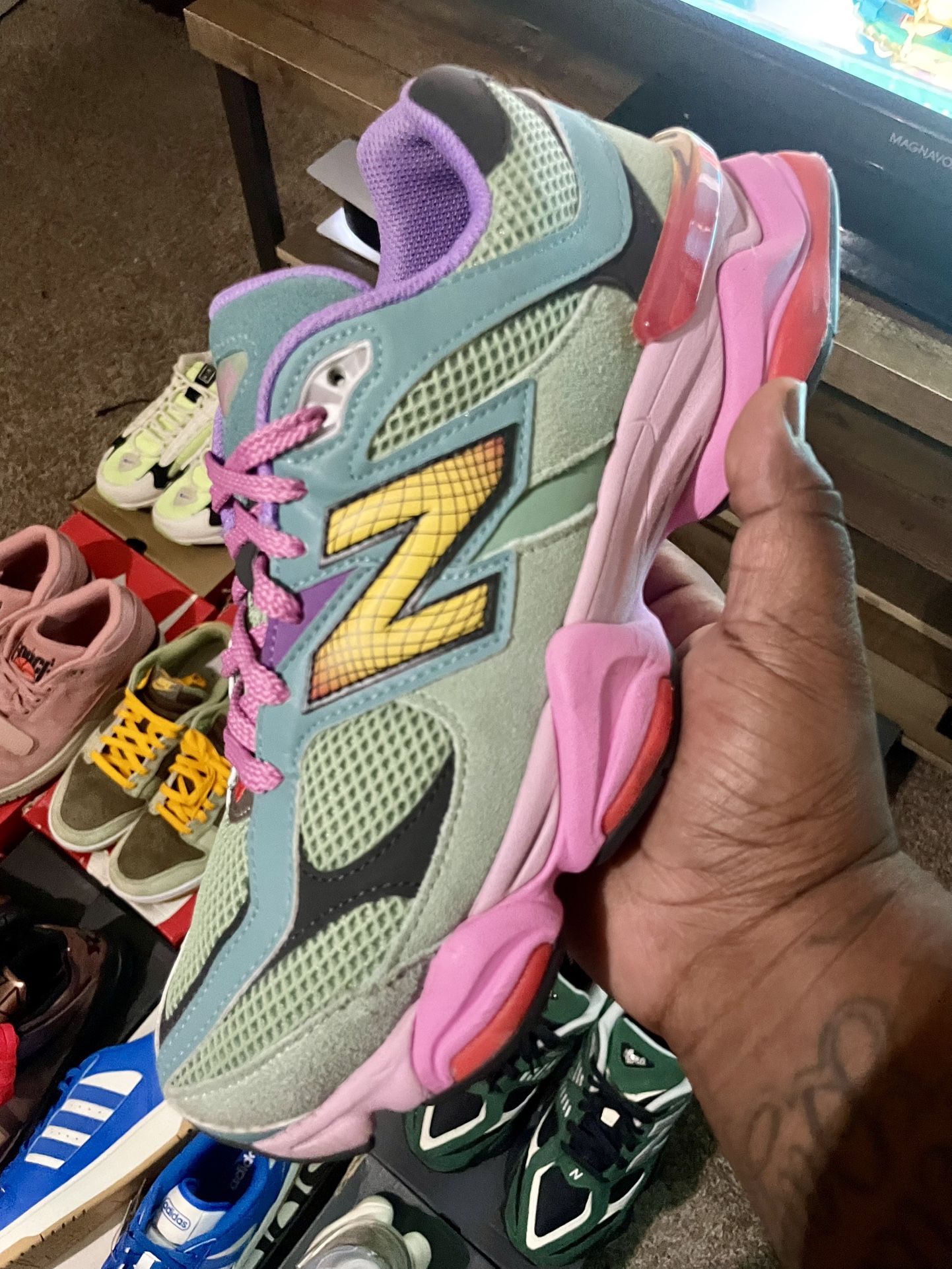 12 Pairs/ Load Of Shoes