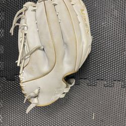 Miken Slowpitch Glove
