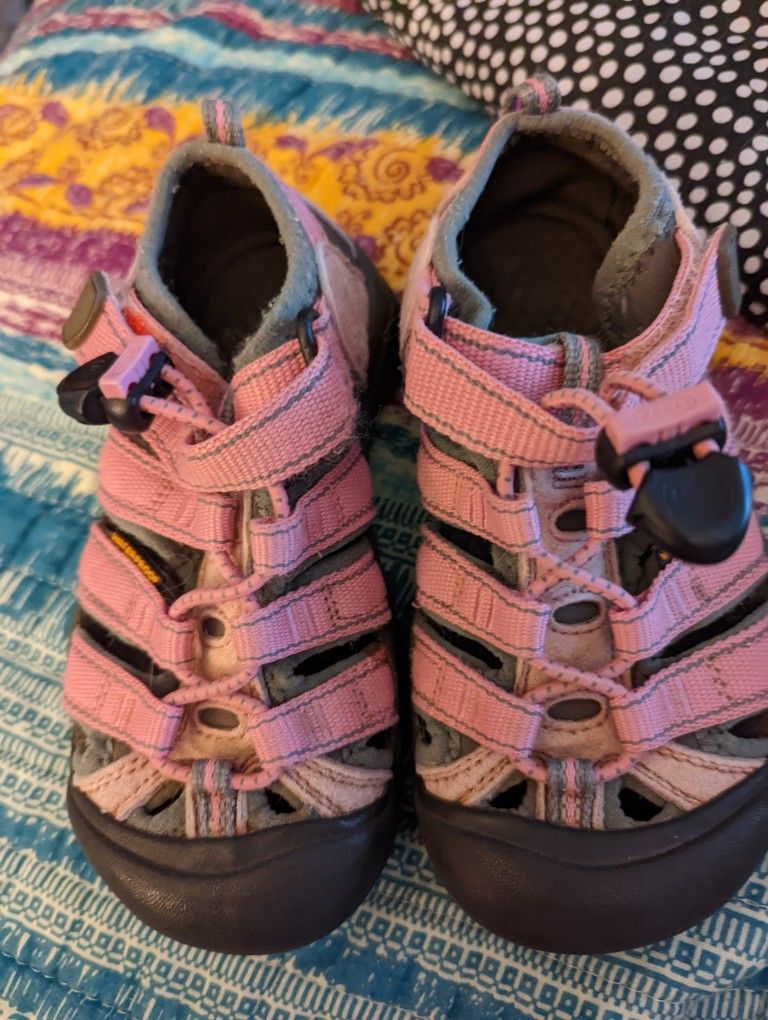 Keens Toddler Size 11 $15 Each