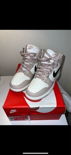 Nike dunks men size 7 women's size 8.5 (PRICE FIRM) 100% Authentic