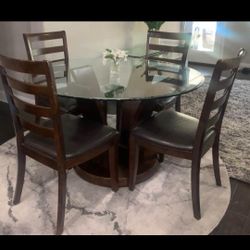 Used Round Table / 4 Chairs