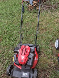 craftsmen automatic start and self propell battery operating and comes with 2 batteries