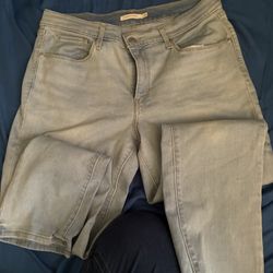 Women’s Levis Size 14 Classic Straight Jeans