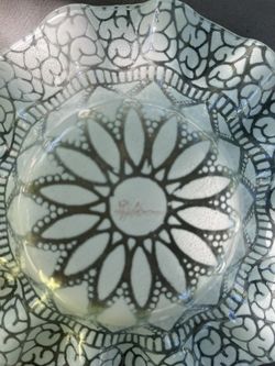 Sydenstricker 7" Embassy White Fused Glass Ruffled Edge Signed 