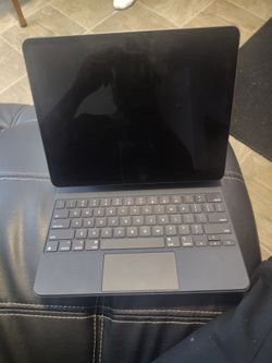 I pad pro 4 generation A2229 with iPad keyborad