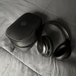 Black Beats Studio Pro