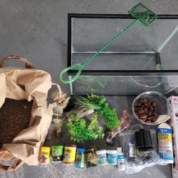 Fish Tank With Accesories And Fish Food Mo