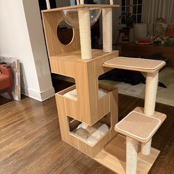 Cool cat tower — great condition!