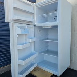 Midea 18 Cu Ft Refrigerator Used For Only  1 Year In Great Condition