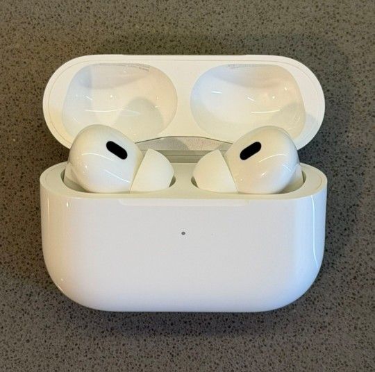 Apple AirPods Pro [2nd Gen] Wireless Earbuds (Lighting Cable)