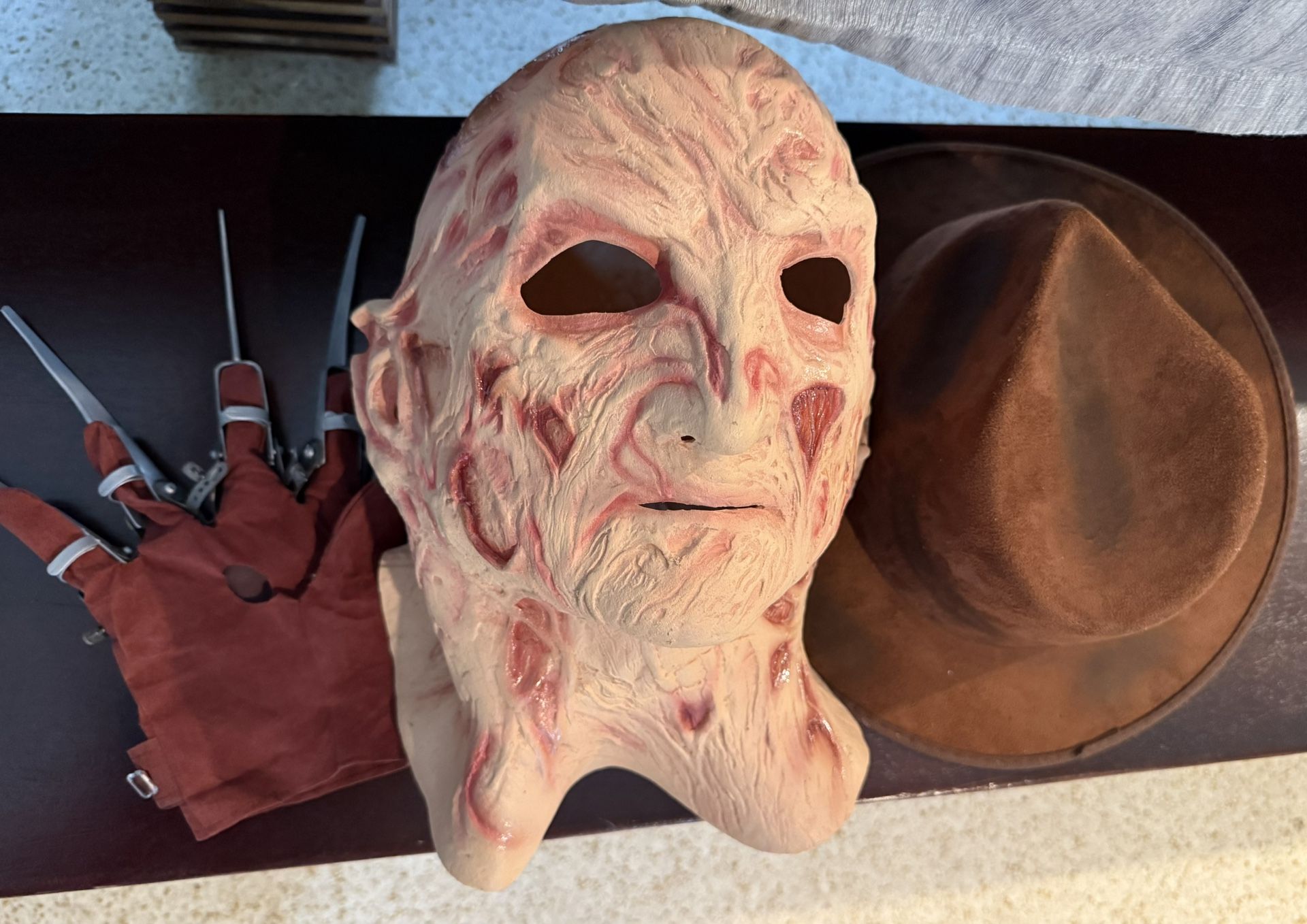 Freddy Krueger Full Mask Deluxe - A Nightmare on Elm Street