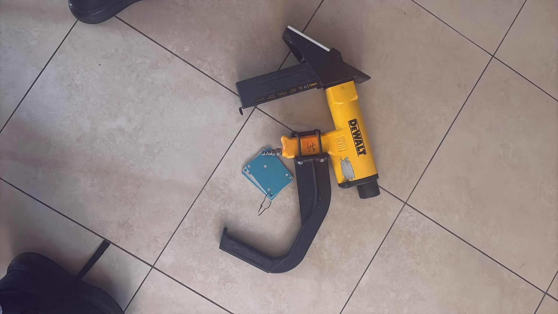 Dewalt Floor Stapler