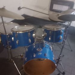 Nice Drum Kit 350$ Or OBO 