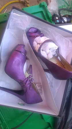 BB size 7 ladies shoes very nice barely used 20 bucks