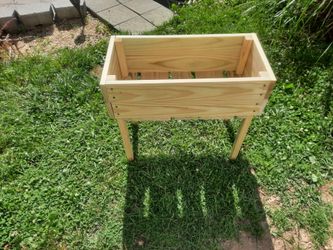 Raised garden bed