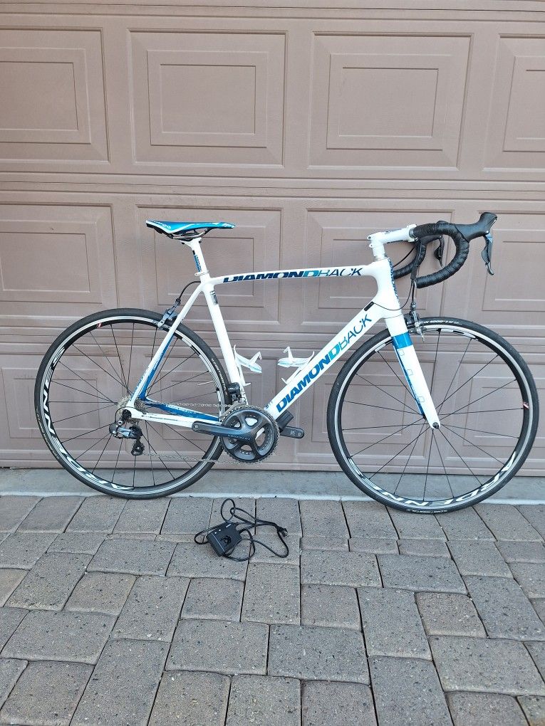 DIAMONDBACK VITESSE FULL CARBON 58 CM ROAD BIKE WITH ELECTRONIC SHIFTER ( CHECK MY OTHER BIKES)