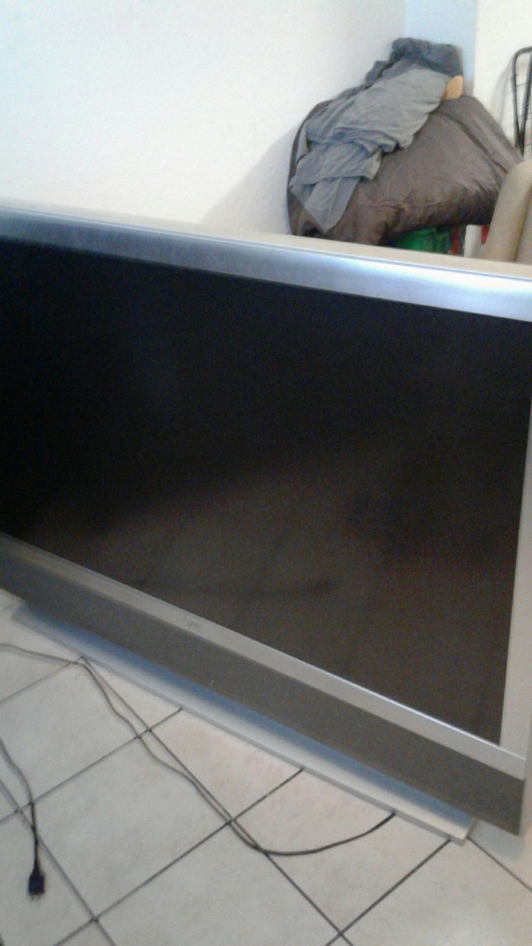 2003 LCD projection tv