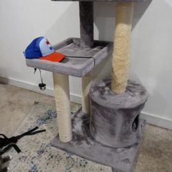 Multi-platform Cat Tree W/Sleeping Cubby - Excellent Condition!!