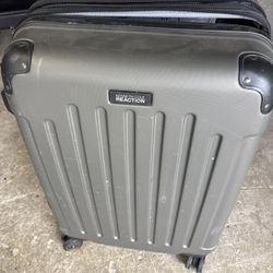 Kenneth Cole Reaction Carry-On Spinner Suitcase
