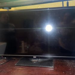 32 Inch RCA TV 