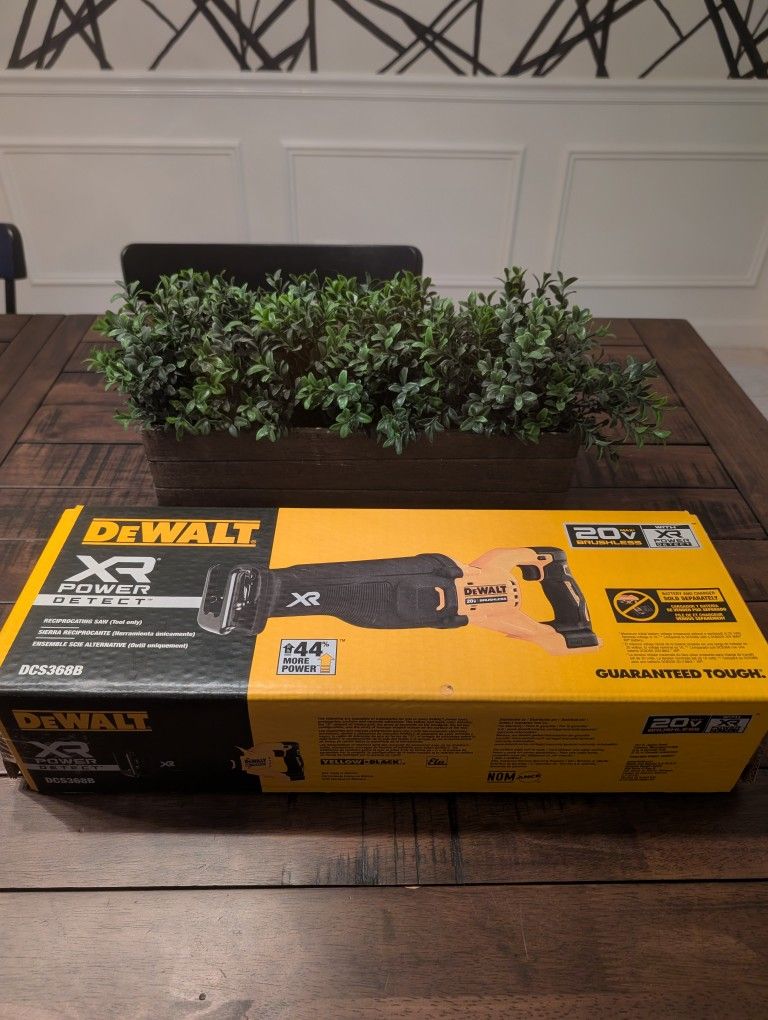 *BRAND NEW* DEWALT XR POWER DETECT 20-volt Max Variable Speed Brushless Cordless Reciprocating Saw