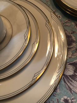 Six Noritake Golden Cove China place settings