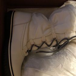 Coach boots size 8 brand new