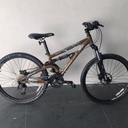 BICYCLE GIANT 27 SPEED EXCELLENT CONDITIONS 