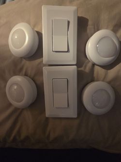 Battery Operated LED Puck Lights With Remote.