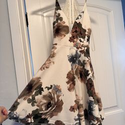 Open Back/Lace-Detail Dress, Small || Flower Detail 