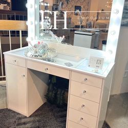 White Led Makeup Vanity 