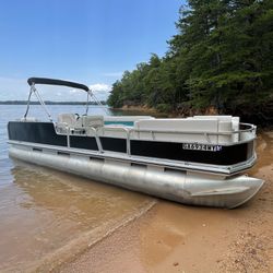 Sun Tracker 25’ Aluminum Deck Pontoon Boat