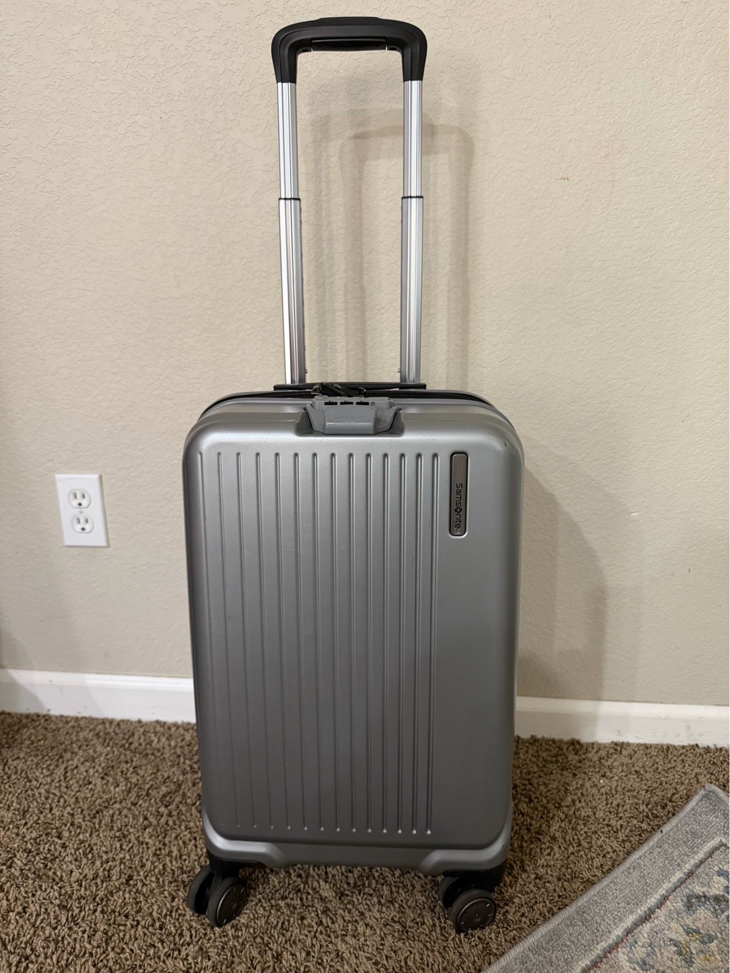 Samsonite Carry On Suitcase like New