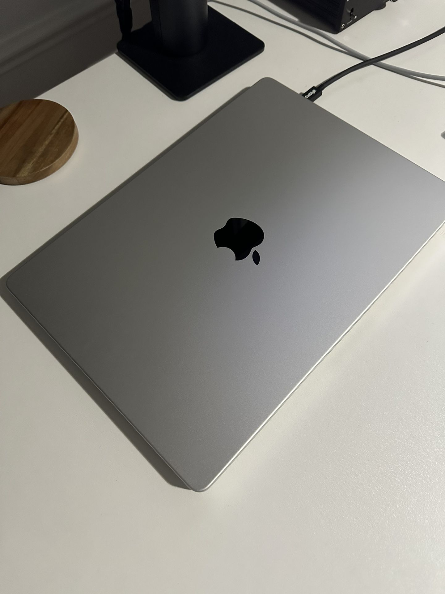 Late 2021 M1 Pro Chip Macbook Pro / 16gb / 512gb