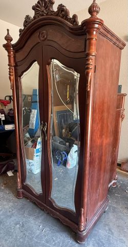 Solid Wood Pulaski Furniture Armoire/Wardrobe