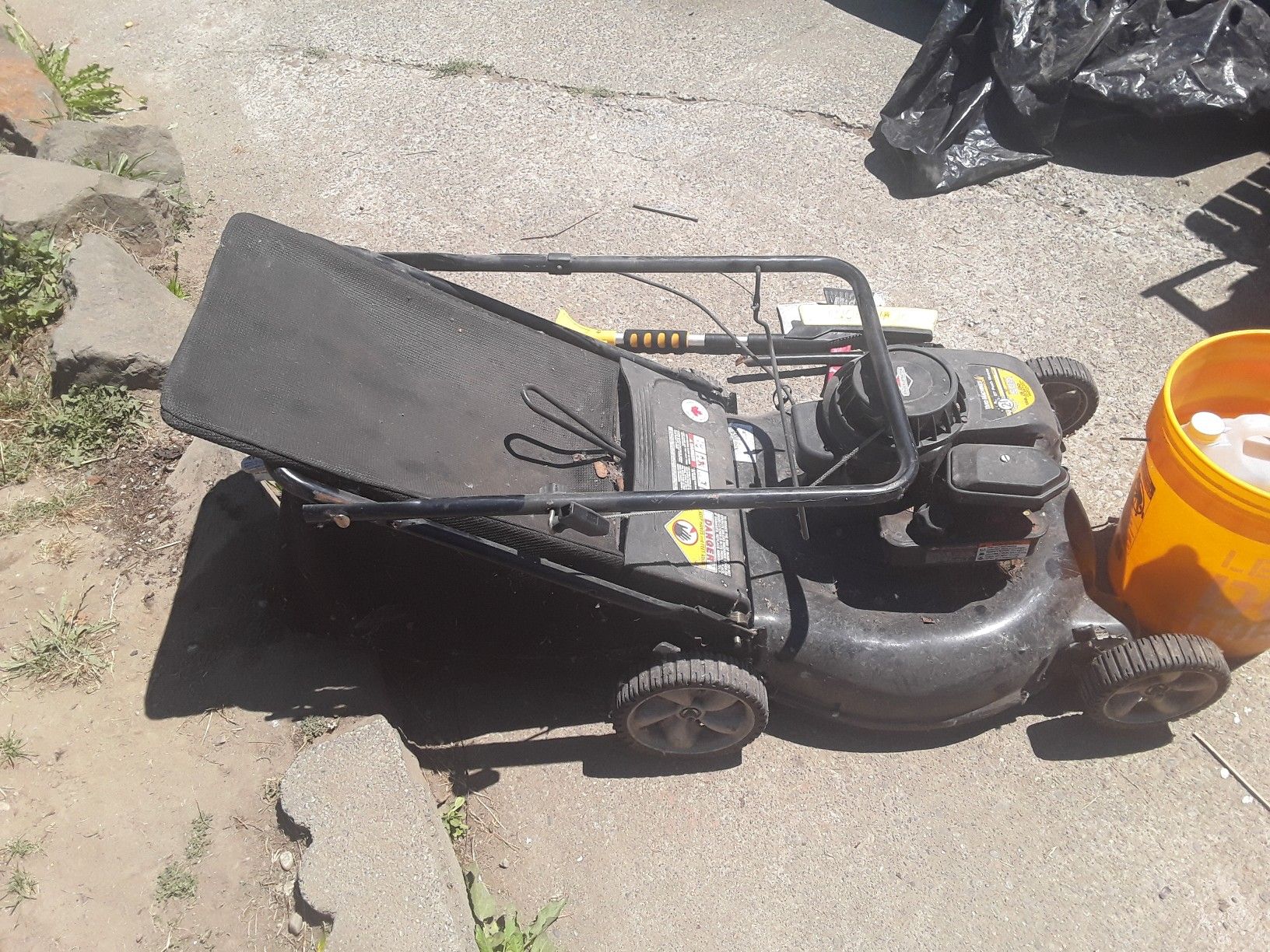 Gas lawn mower