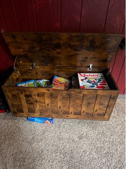 Large chest (toys or games)
