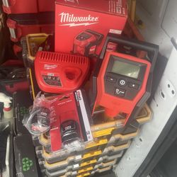 Milwaukee M12 Tires Inflator And Batteries 