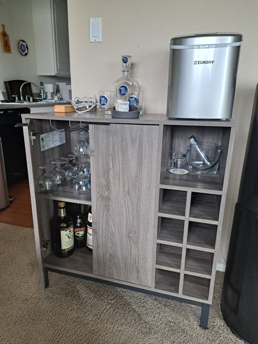 Service Bar