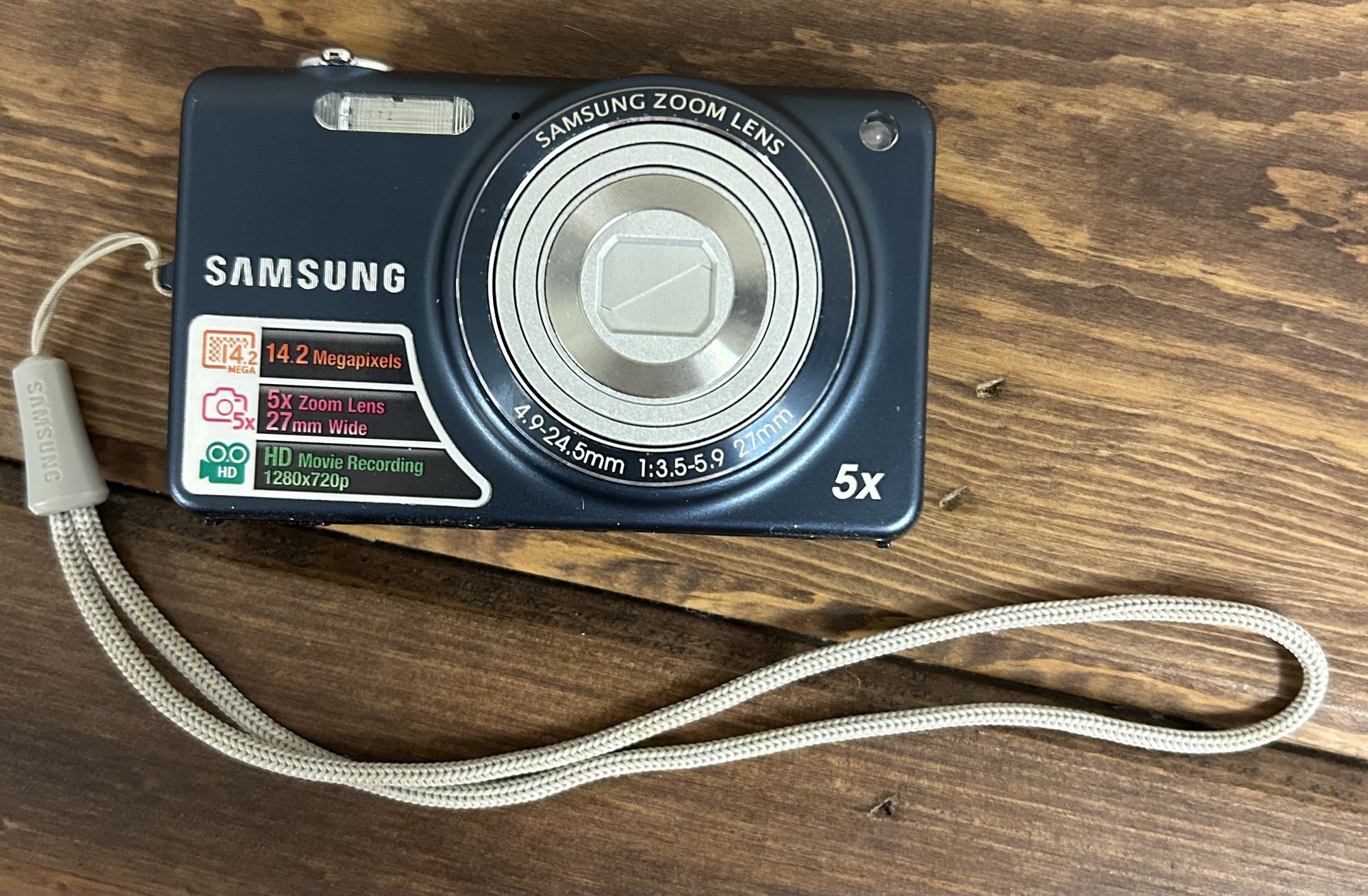 Samsung Digital Camera Includes Case- Age Unknown