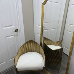 Elegant gold mirror and Accent Chair 